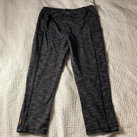 Lucy size small space dye pattern pocket capri leggings - Picture 6 of 6